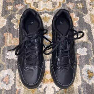 black trainers sneakers
